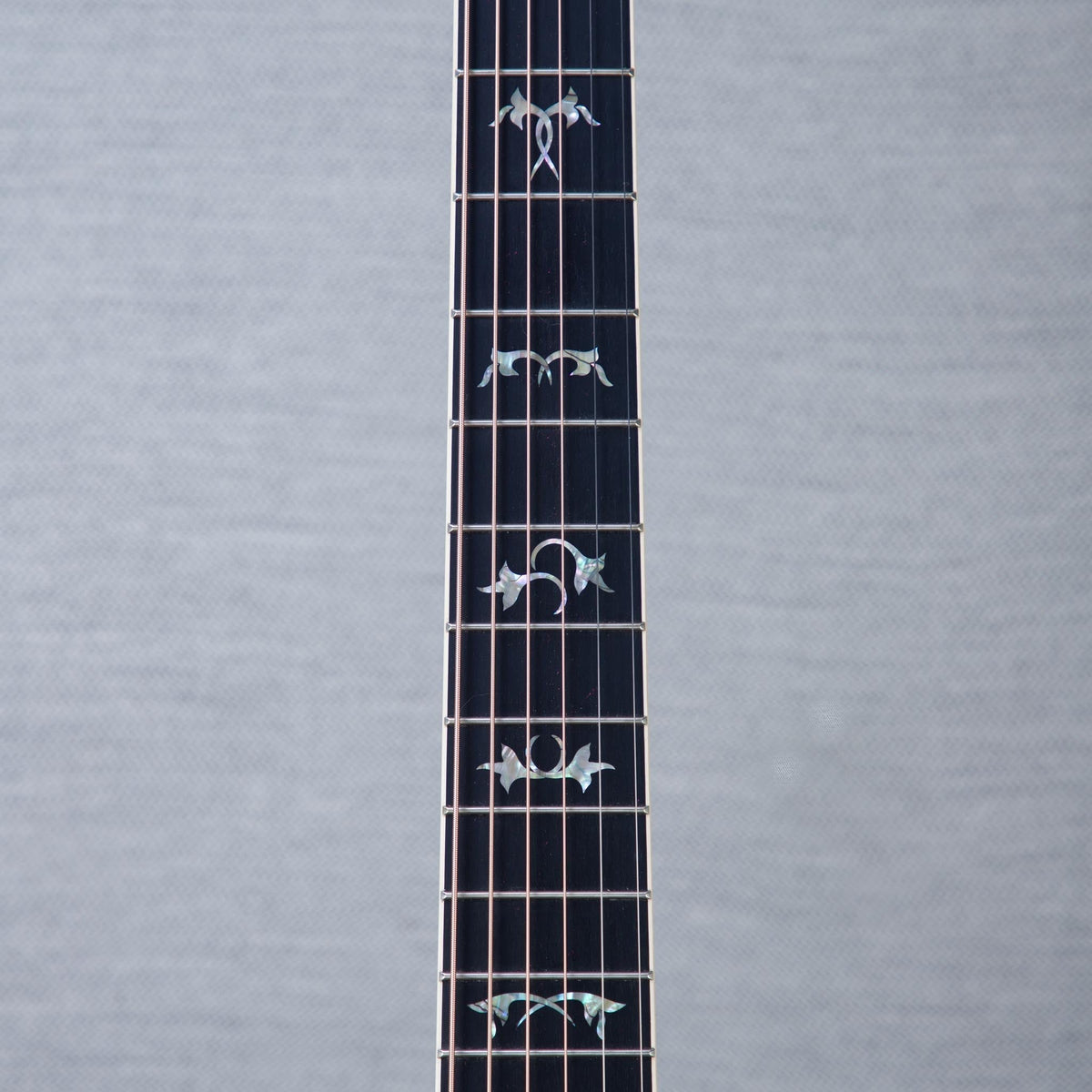 Taylor Special Edition Legacy 810e Acoustic Electric Guitar - Heritage Burst - #1211055084 - View 4 | MusicMarket