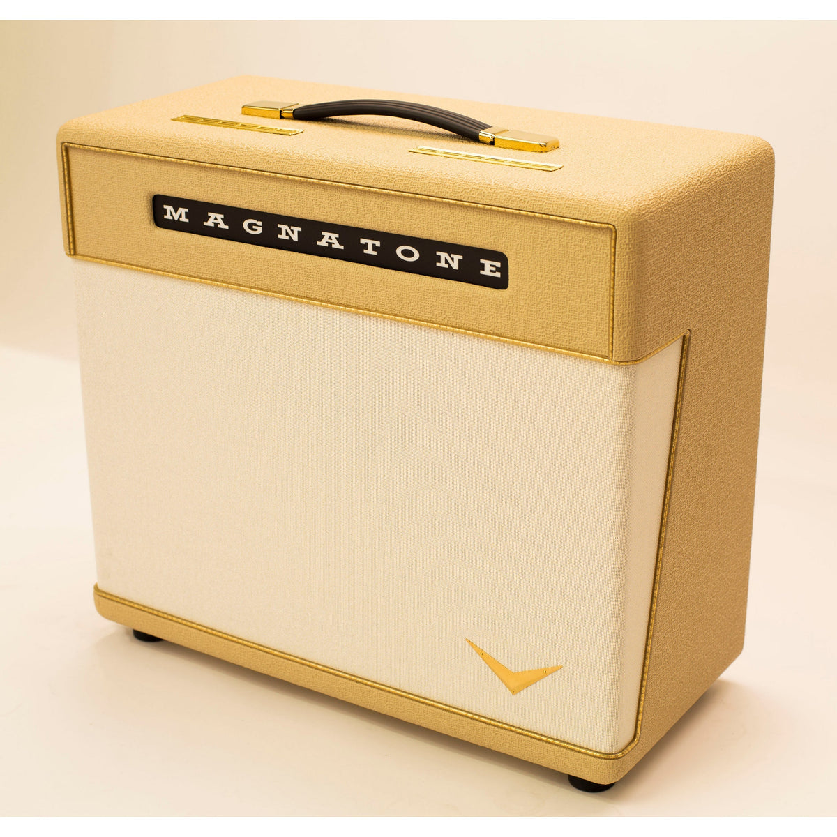 Magnatone Super Fifteen 1x12-Inch Tube Combo Guitar Amplifier - Gold - View 2 | MusicMarket