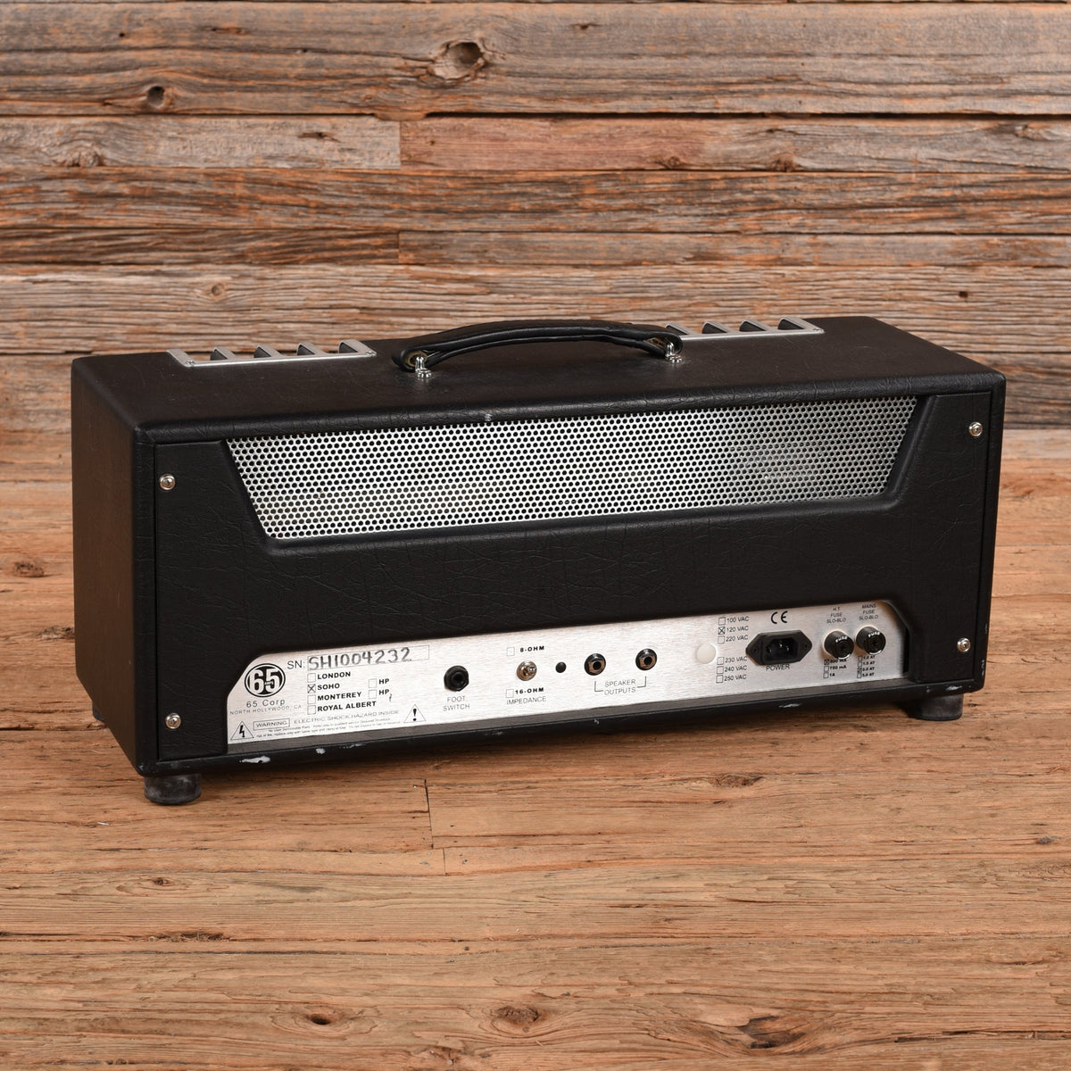 65 Amps Soho Black/Cream - Angle 2 | MUSICTONER