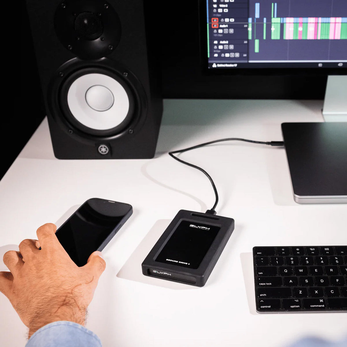 Glyph SecureDrive Plus Bluetooth, Bus-powered, USB-Micro B / USB-C 2 TB - View 3 | MusicMarket