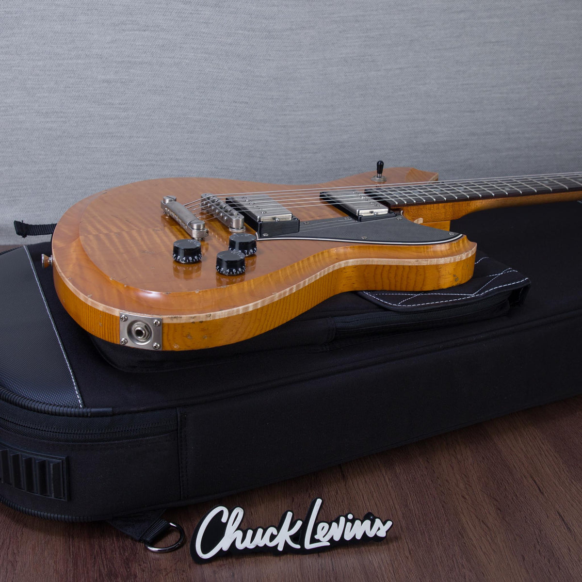 Novo Guitars Dealer Limited Edition Chambered Serus H2 Electric Guitar - Amber - #26221 - View 9 | MusicMarket