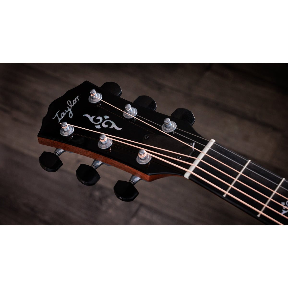 Taylor Gold Label 814e Super Auditorium Acoustic Electric Guitar - Natural - View 4 | MusicMarket