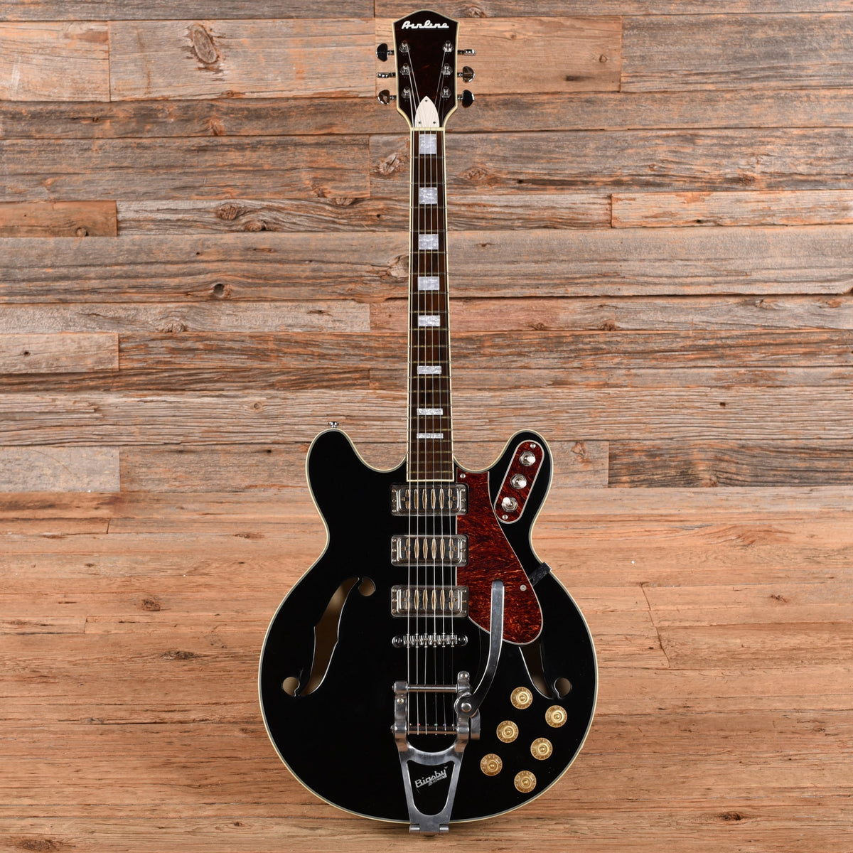Airline H78 Black - Angle 4 | MUSICTONER