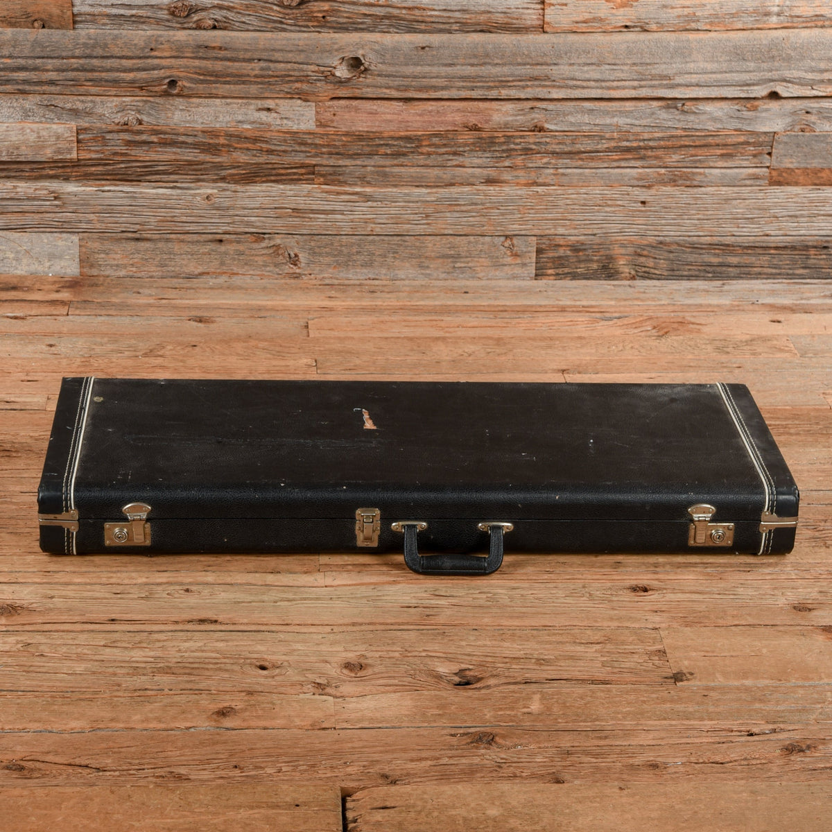 Ampeg Dan Armstrong Clear 1969 - Joe Trohman - Angle 8 | MUSICTONER