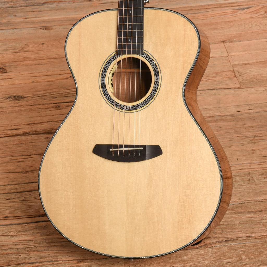 Breedlove Legacy Concerto E Adirondack/Koa Natural - Angle 2 | MUSICTONER