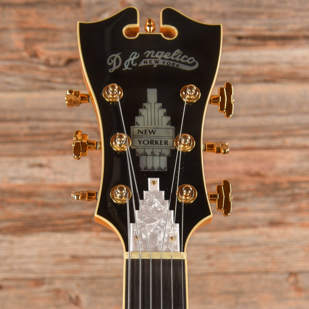 D'Angelico NYL-6 Speicial New Yorker Model ( Japan) - John Oates - Angle 6 | MUSICTONER
