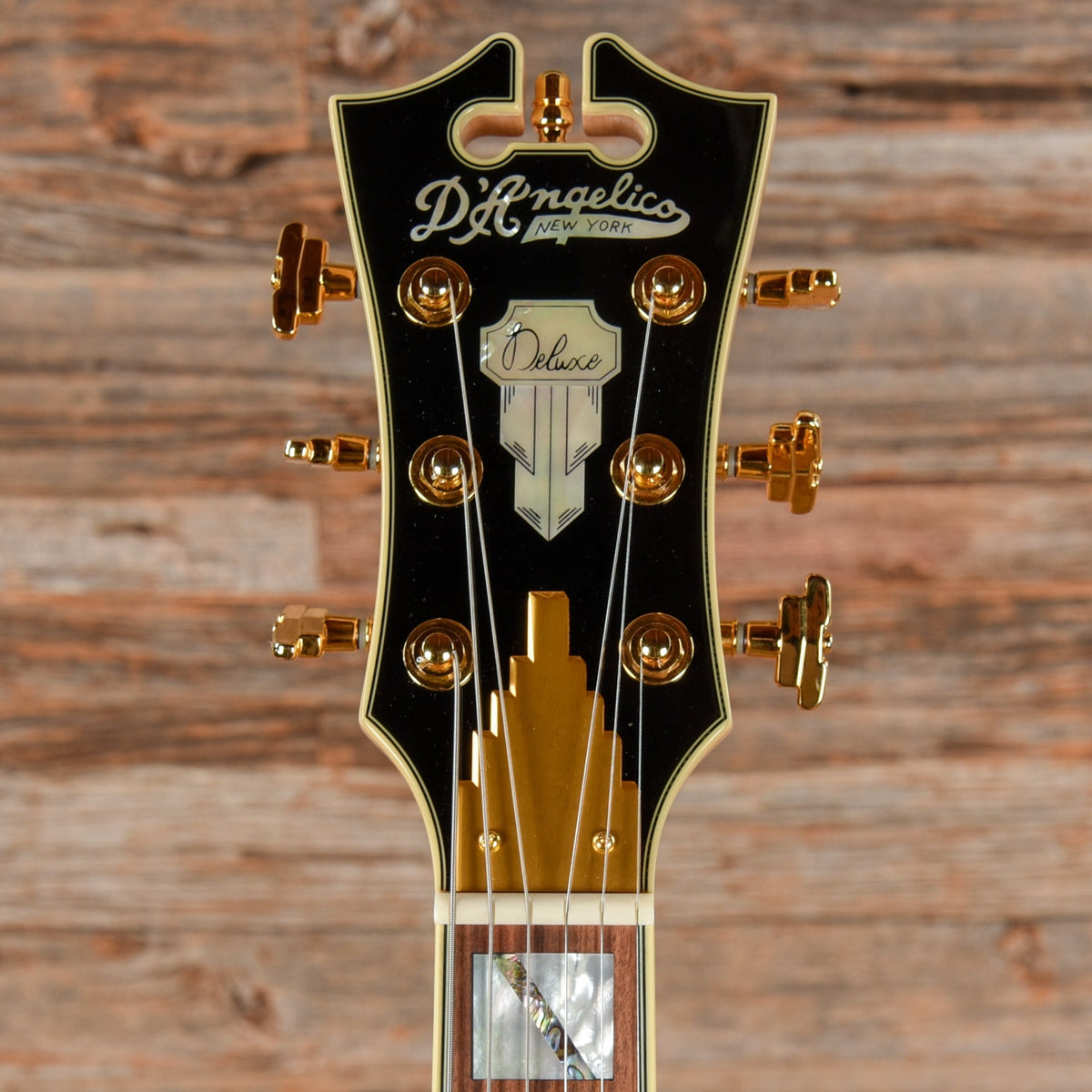 D'Angelico Ludlow Deluxe Hunter Green 2018 - Angle 6 | MUSICTONER