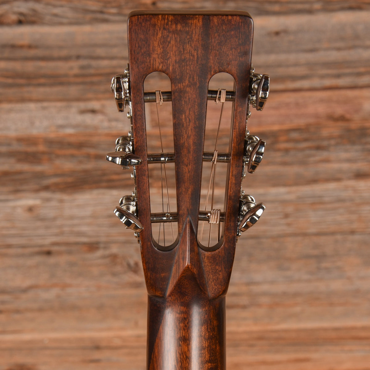 Eastman E20OO Natural - Angle 7 | MUSICTONER