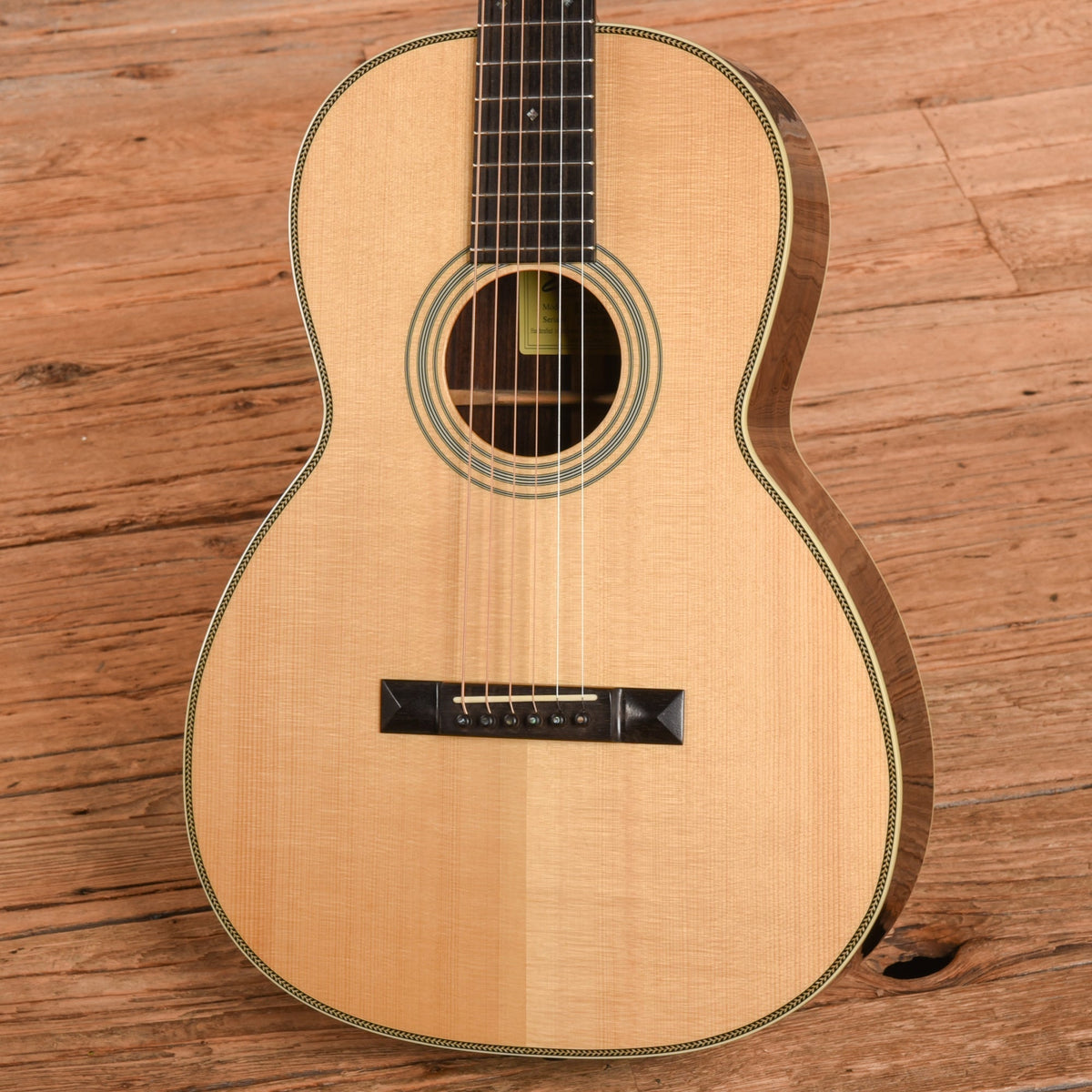 Eastman E20OO Natural - Angle 2 | MUSICTONER