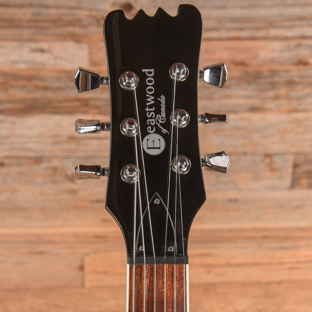 Eastwood Sidejack Black 2025 - Angle 6 | MUSICTONER