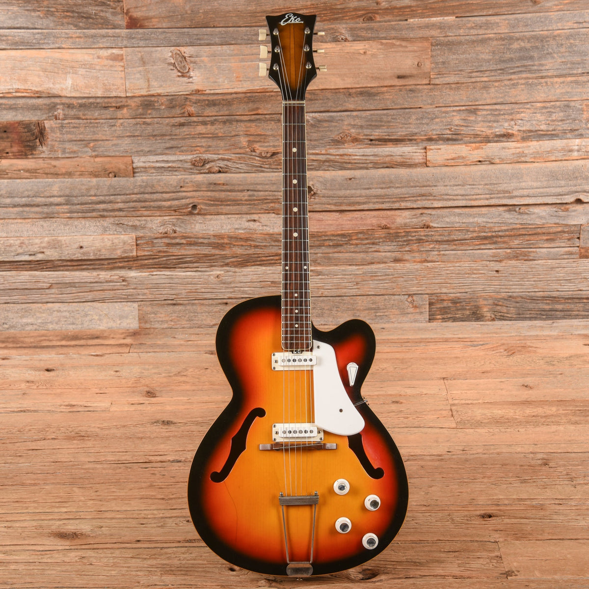 EKO Hollowbody Sunburst 1960s - Angle 4 | MUSICTONER