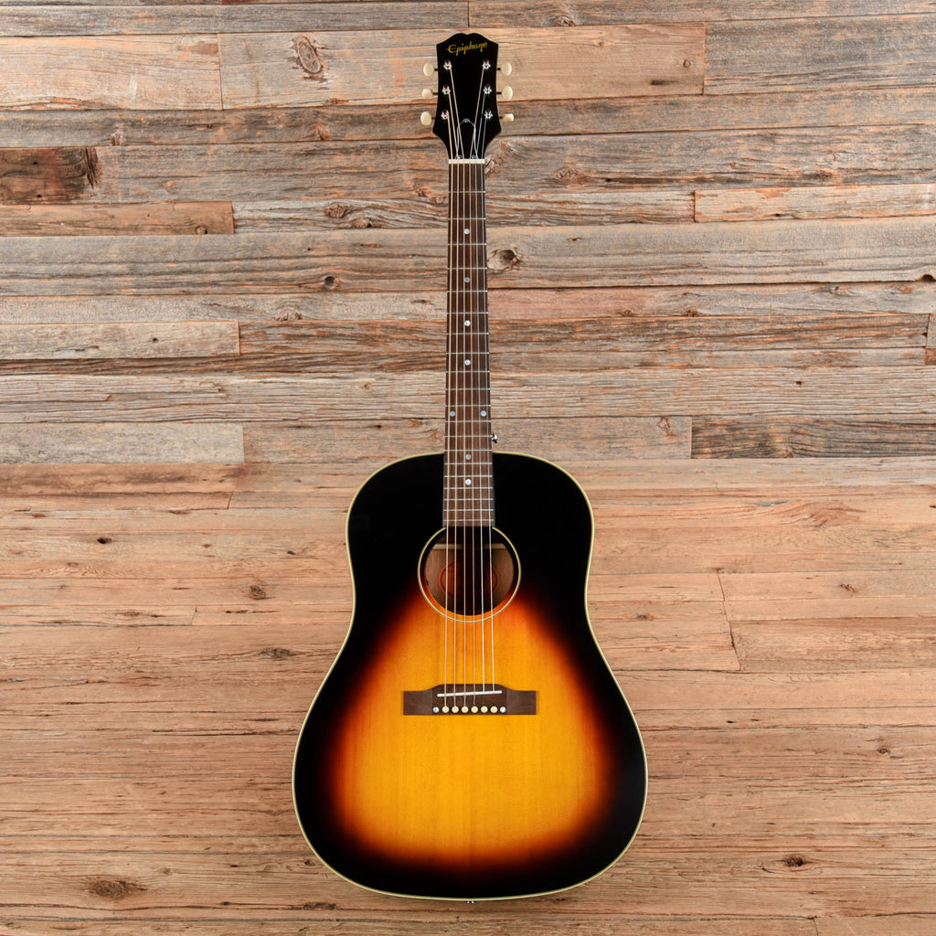 Epiphone J-45 Sunburst 2024 - Angle 4 | MUSICTONER