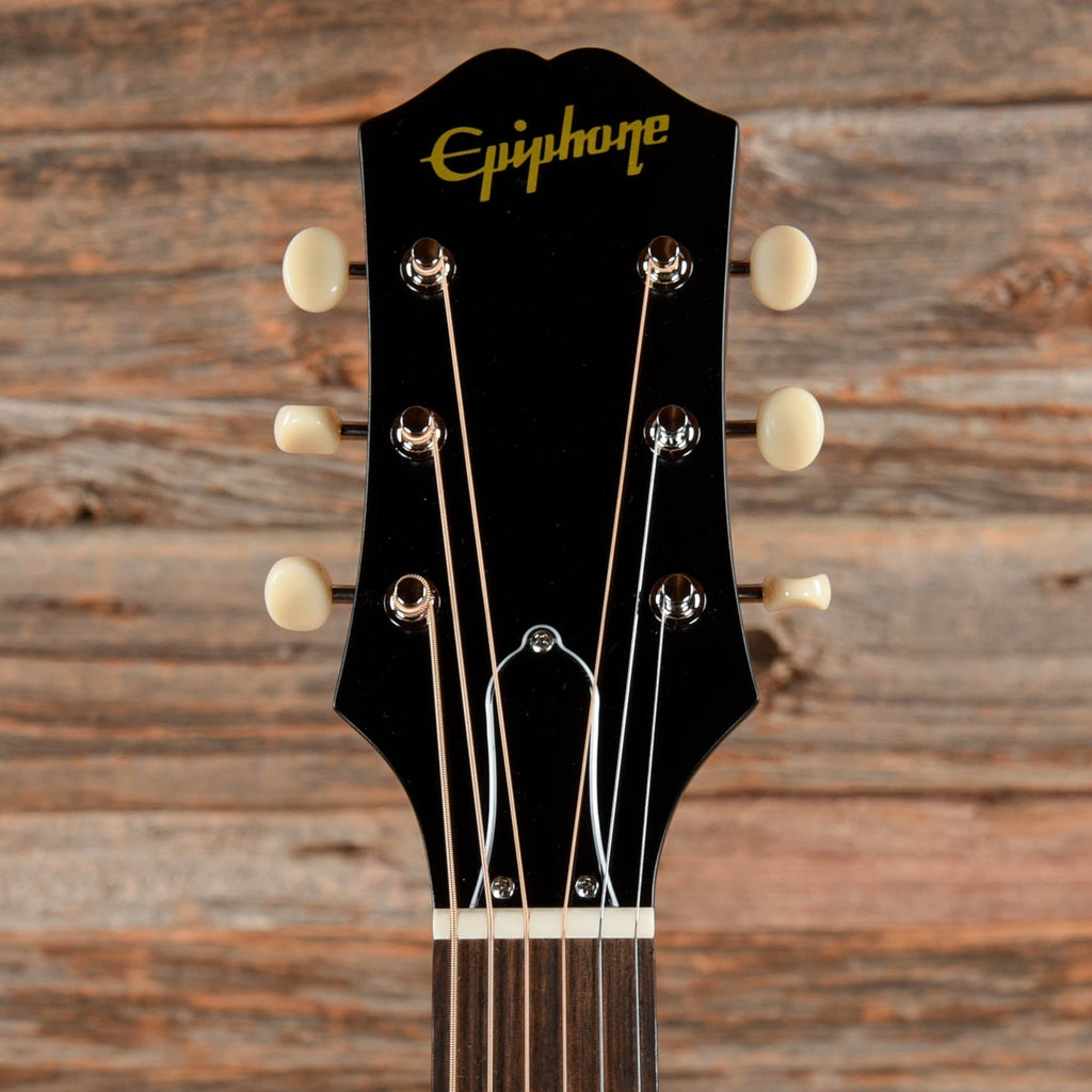 Epiphone J-45 Sunburst 2024 - Angle 6 | MUSICTONER