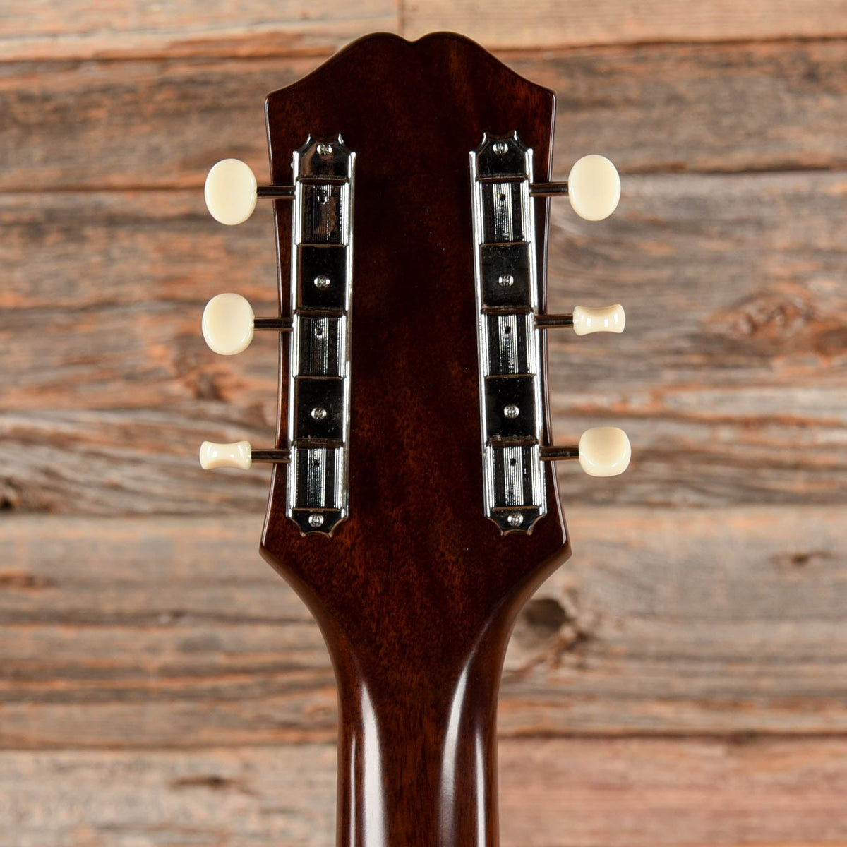 Epiphone J-45 Sunburst 2024 - Angle 7 | MUSICTONER