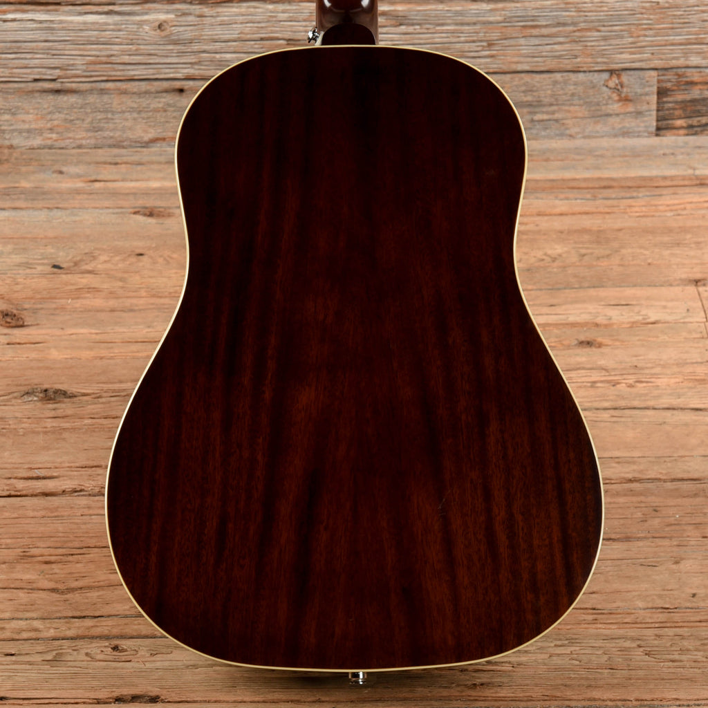 Epiphone J-45 Sunburst 2024 - Angle 3 | MUSICTONER
