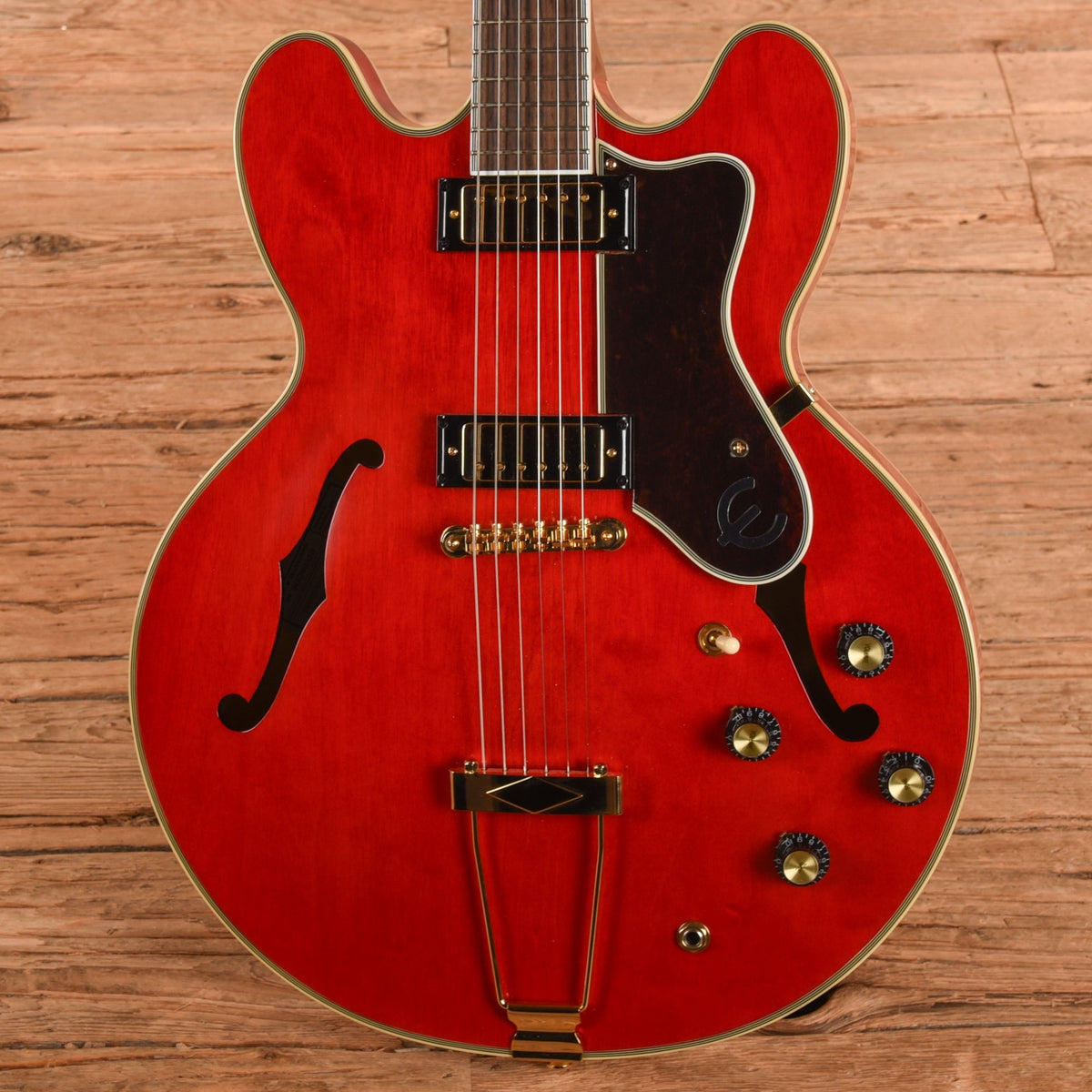Epiphone Artist Masterbilt Gem Archer Sheraton Cherry 2025 - Angle 2 | MUSICTONER
