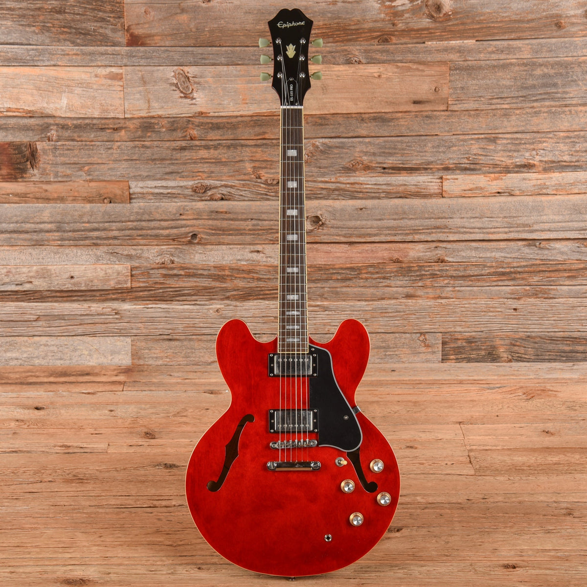 Epiphone ES-335 Pro Cherry 2017 - Angle 4 | MUSICTONER