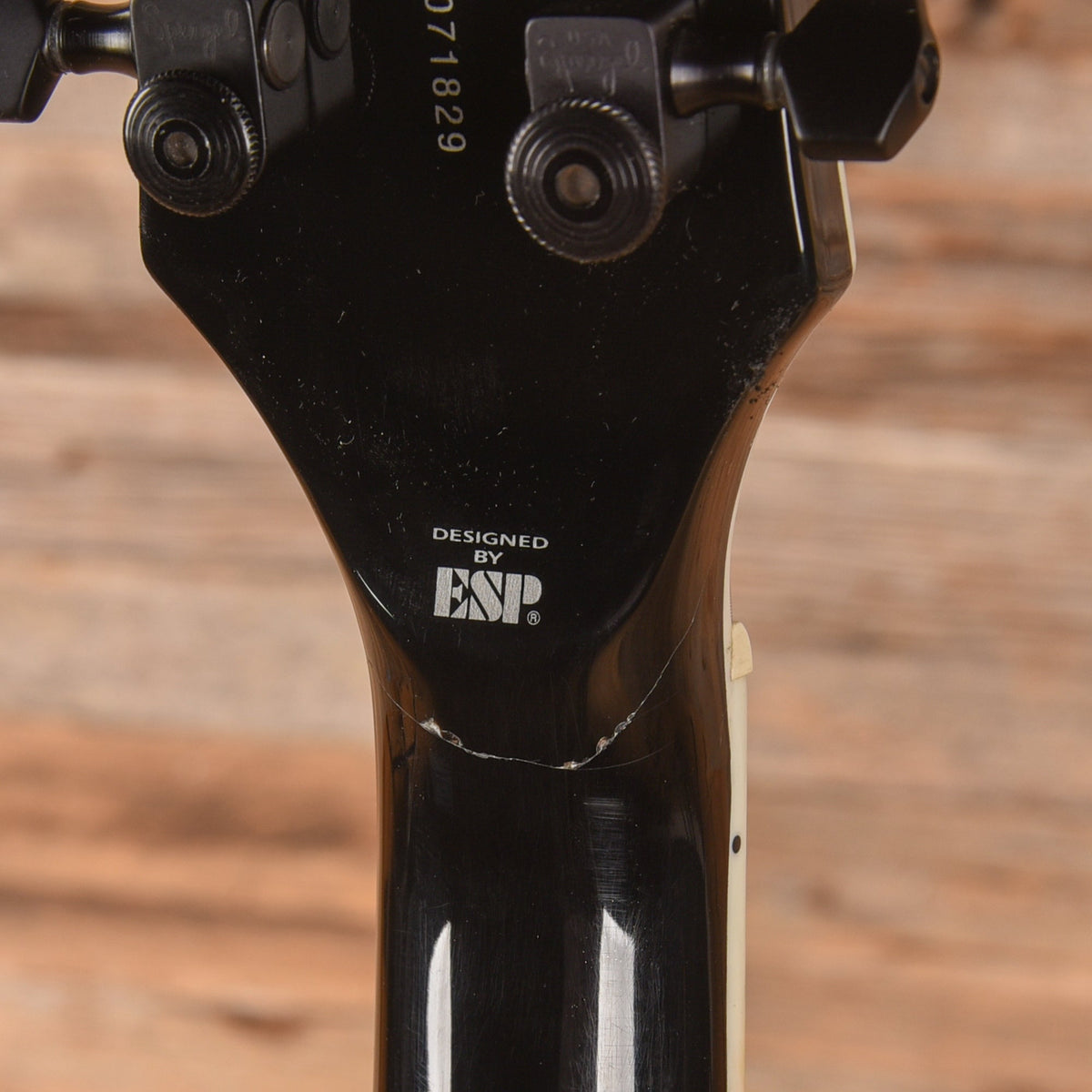 ESP LTD Limited EC-256 Black - Angle 9 | MUSICTONER