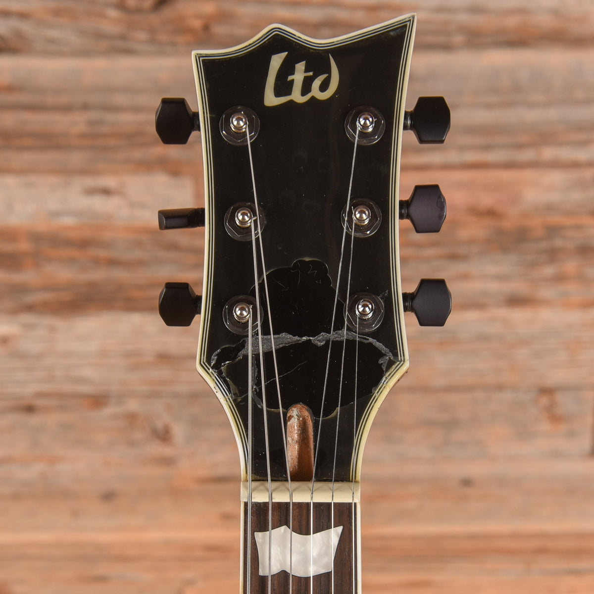 ESP LTD Limited EC-256 Black - Angle 6 | MUSICTONER