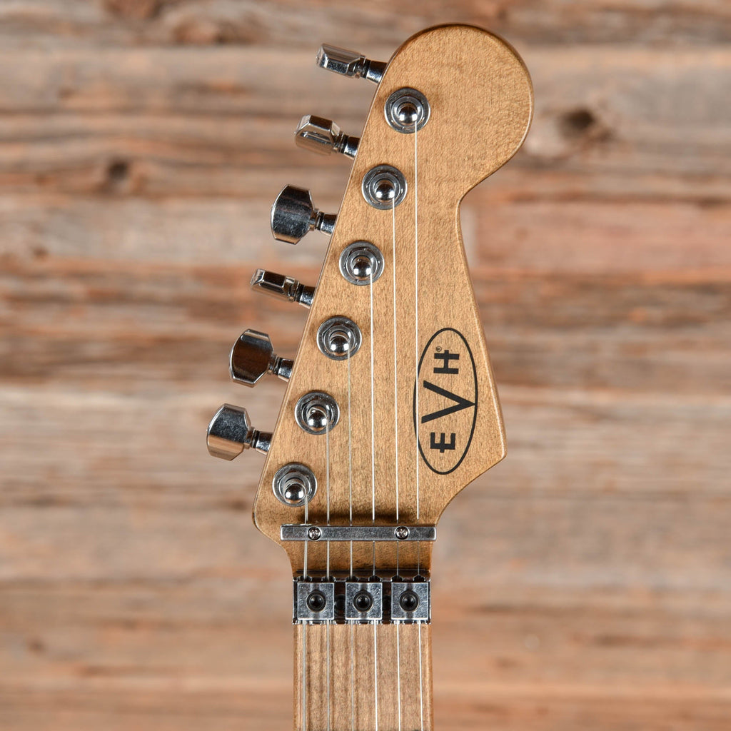 EVH Striped Series Frankie Relic Red / White / Black 2021 - Angle 6 | MUSICTONER