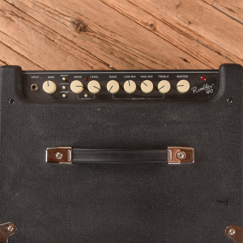 Fender Rumble 40 V3 40-Watt 1x10" Bass Combo Amp - Angle 3 | MUSICTONER