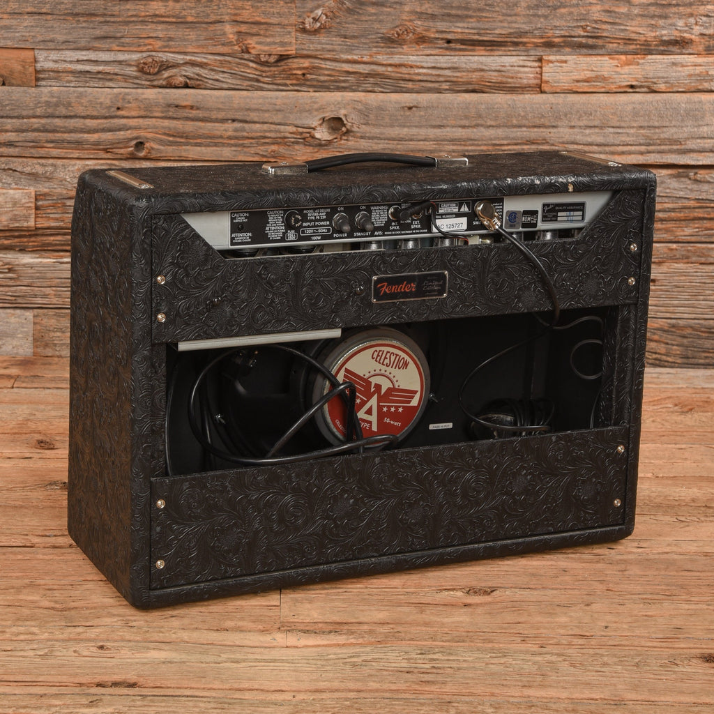 Fender '65 Deluxe Reverb Reissue Limited Edition 22-Watt 1x12" Guitar Combo - Angle 2 | MUSICTONER