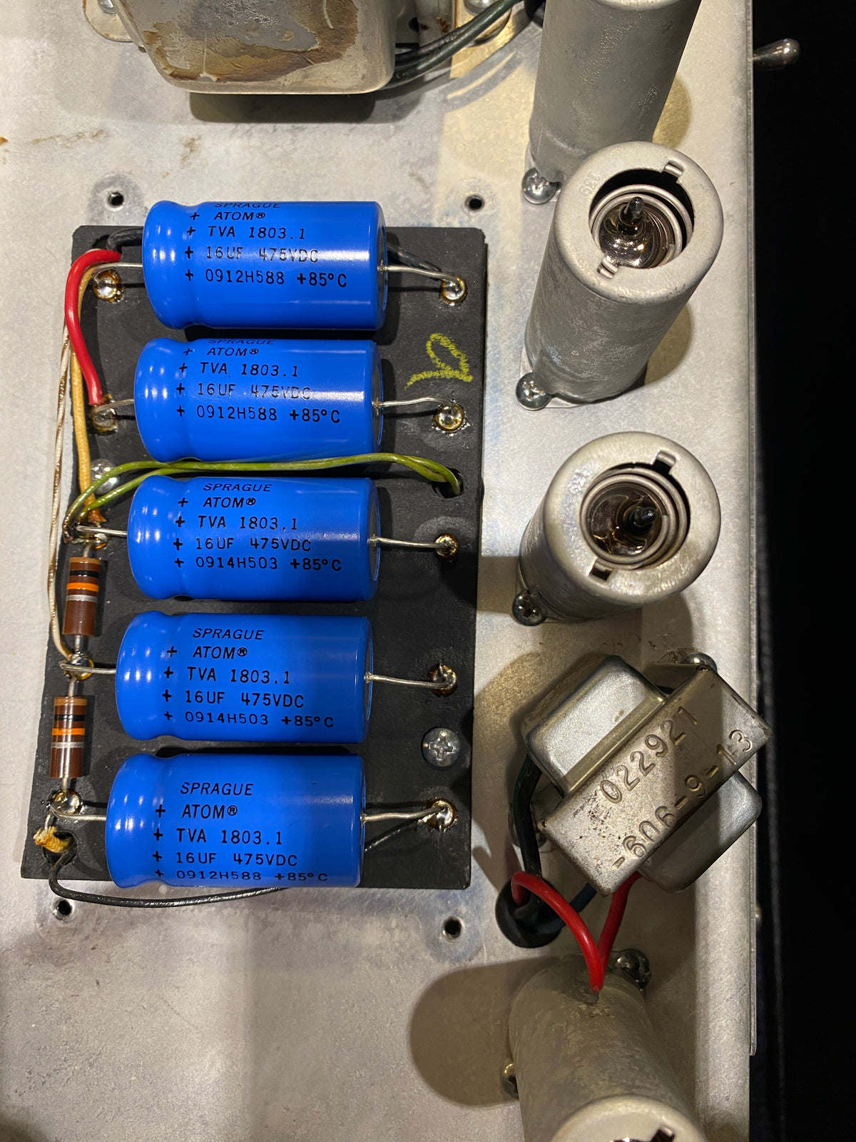 Fender Deluxe Reverb "Drip Edge" 2-Channel 22-Watt 1x12" Guitar Combo  1969 - Angle 7 | MUSICTONER