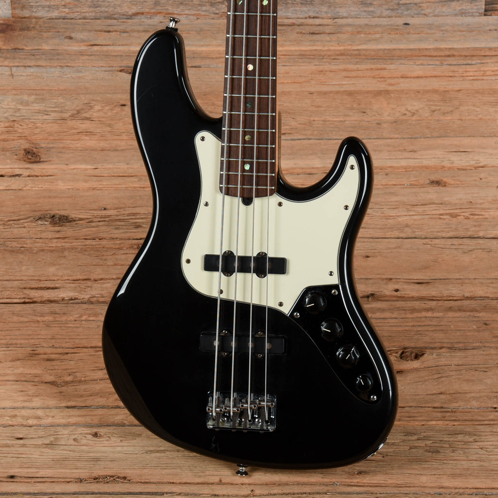 Fender American Deluxe Jazz Bass Black 1998 - Angle 2 | MUSICTONER