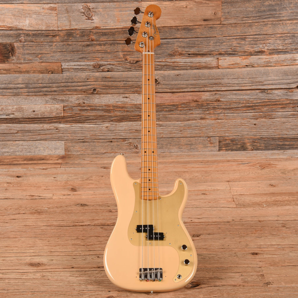 Fender Classic Series 50s Precision Bass Honey Blonde 2018 - Angle 4 | MUSICTONER