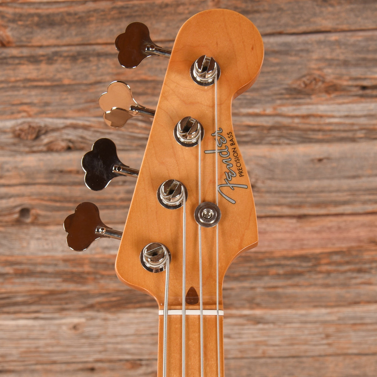 Fender Classic Series 50s Precision Bass Honey Blonde 2018 - Angle 6 | MUSICTONER