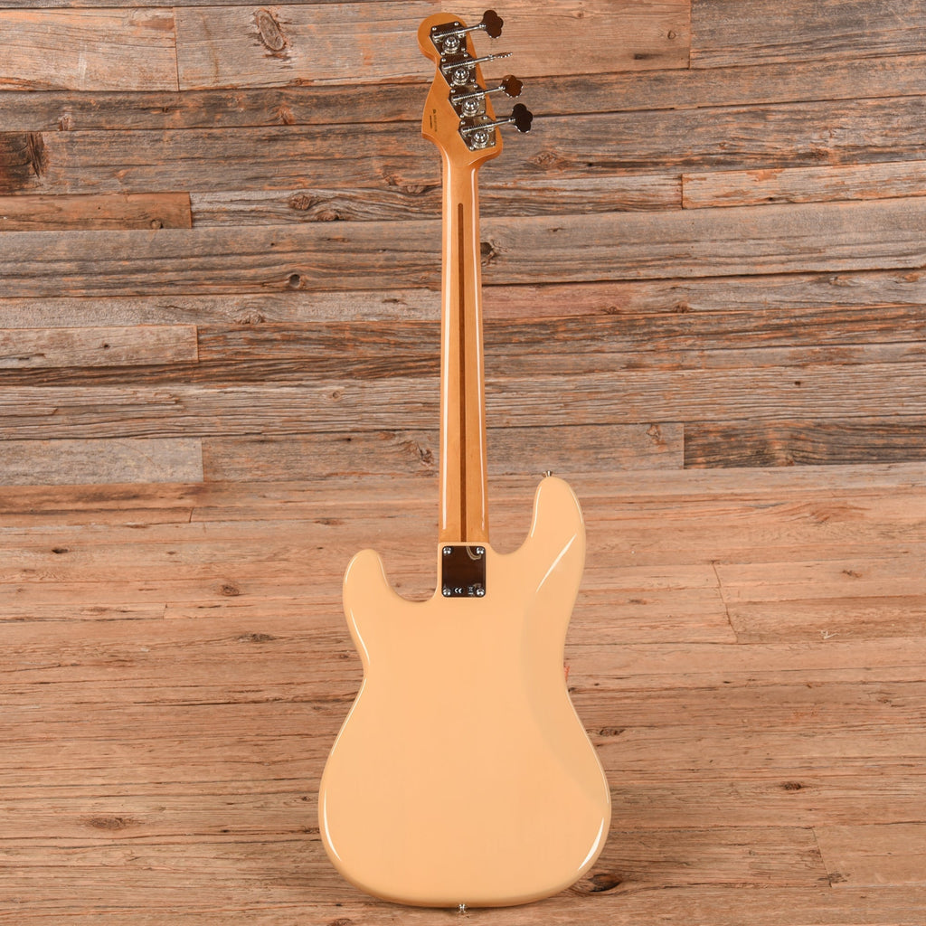 Fender Classic Series 50s Precision Bass Honey Blonde 2018 - Angle 5 | MUSICTONER