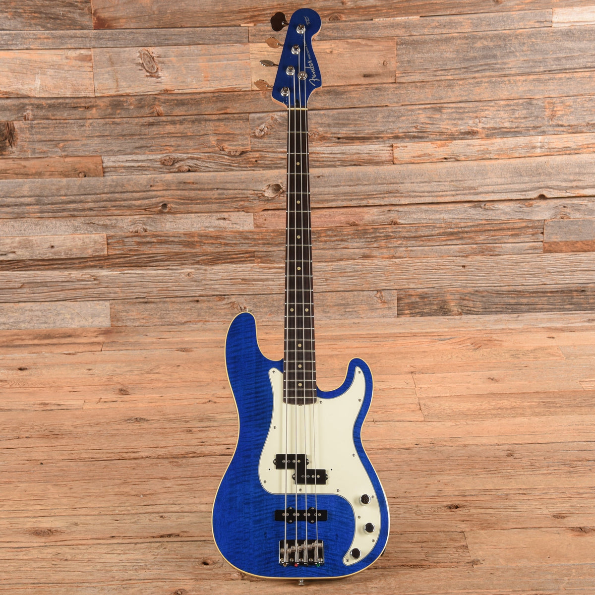 Fender Fender Aerodyne Classic P-Bass Special Transparent Blue 2006 - Angle 4 | MUSICTONER