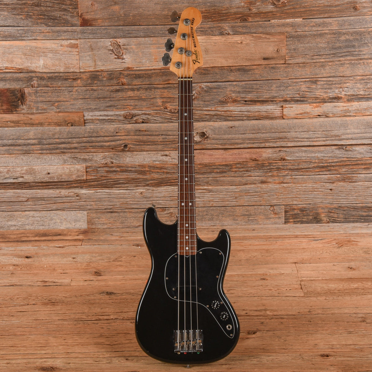 Fender Musicmaster Bass Black 1982 - Angle 4 | MUSICTONER