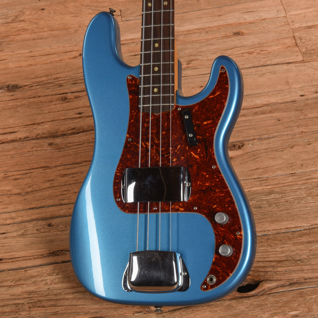 Fender Precision Bass Lake Placid Blue 1966 - Angle 2 | MUSICTONER