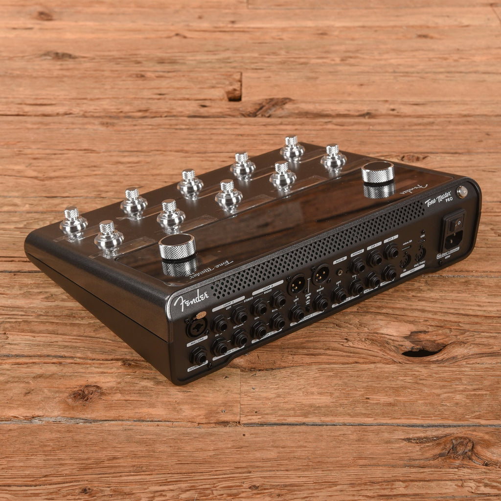Fender Tonemaster Pro - Angle 2 | MUSICTONER