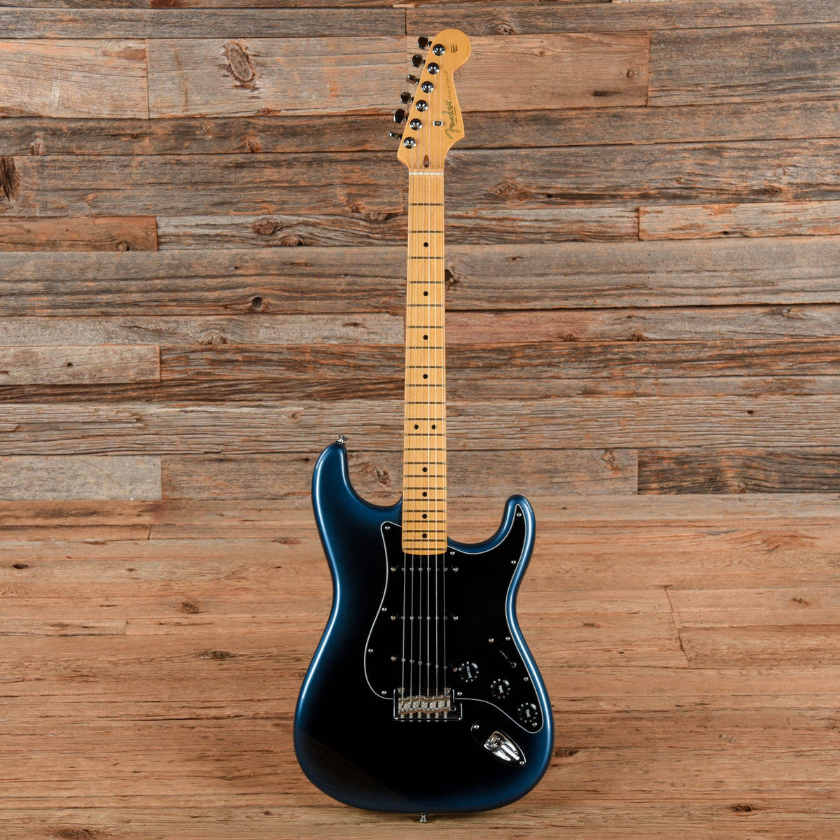 Fender American Pro II Stratocaster Dark Night 2021 - Angle 4 | MUSICTONER