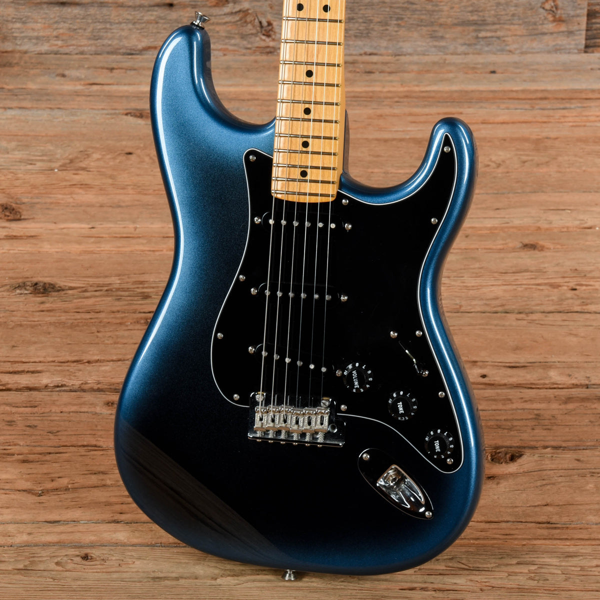 Fender American Pro II Stratocaster Dark Night 2021 - Angle 2 | MUSICTONER