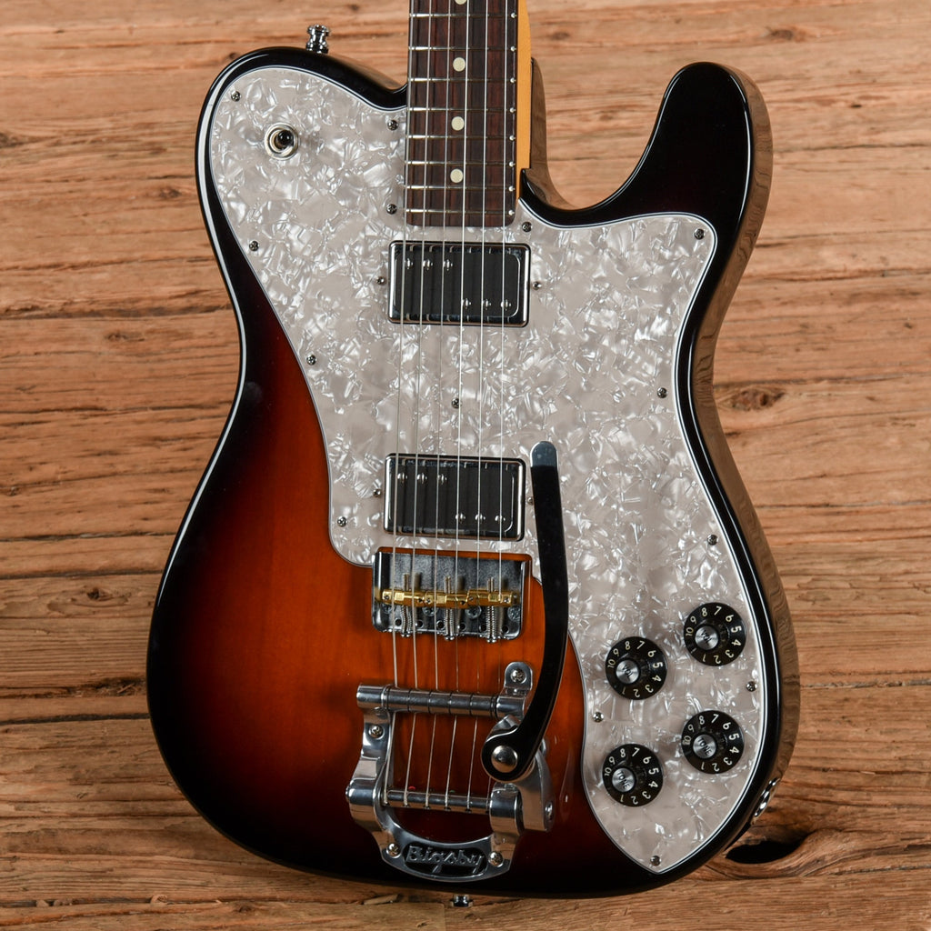 Fender American Professional II Telecaster Deluxe Sunburst 2025 - Angle 2 | MUSICTONER