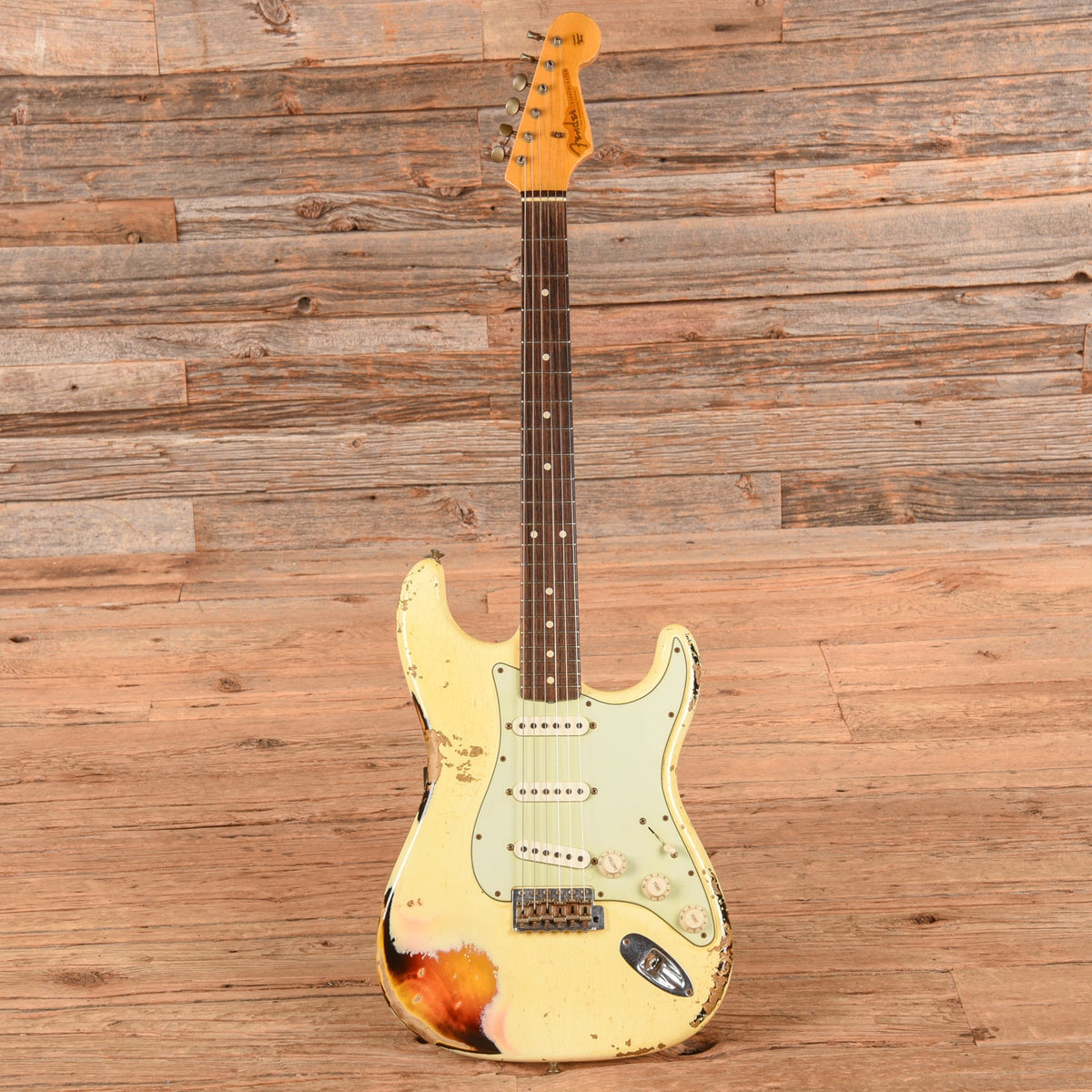 Fender Custom Shop '60 Stratocater Heavy Relic White over Sunburst 2013 - Angle 4 | MUSICTONER