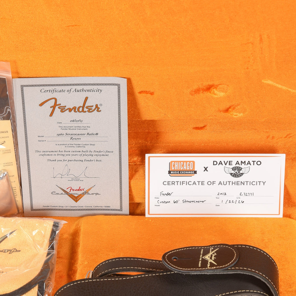 Fender Custom Shop '60 Stratocater Heavy Relic White over Sunburst 2013 - Angle 10 | MUSICTONER