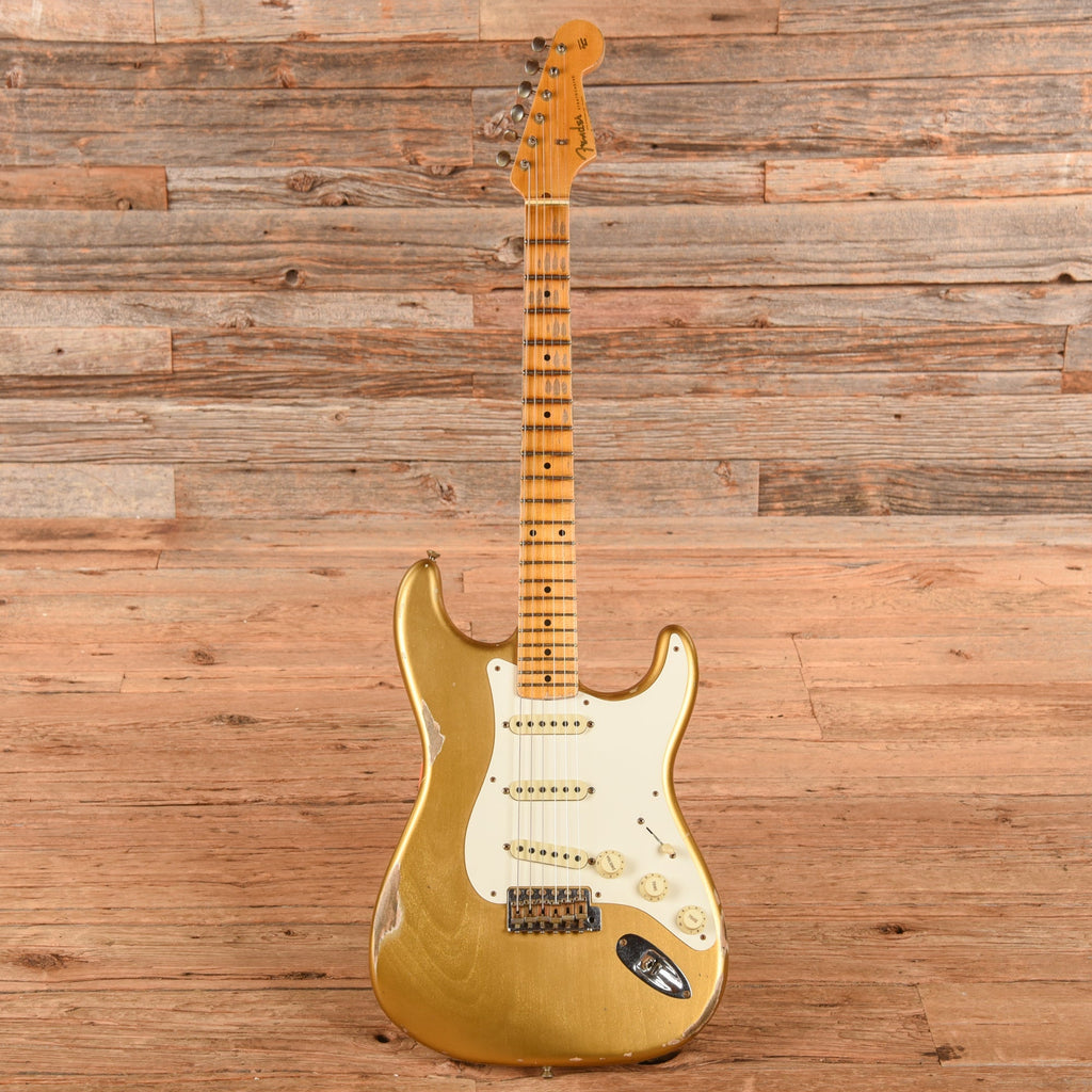 Fender Custom Shop '57 Stratocaster Relic HLE Gold 2021 - Angle 4 | MUSICTONER