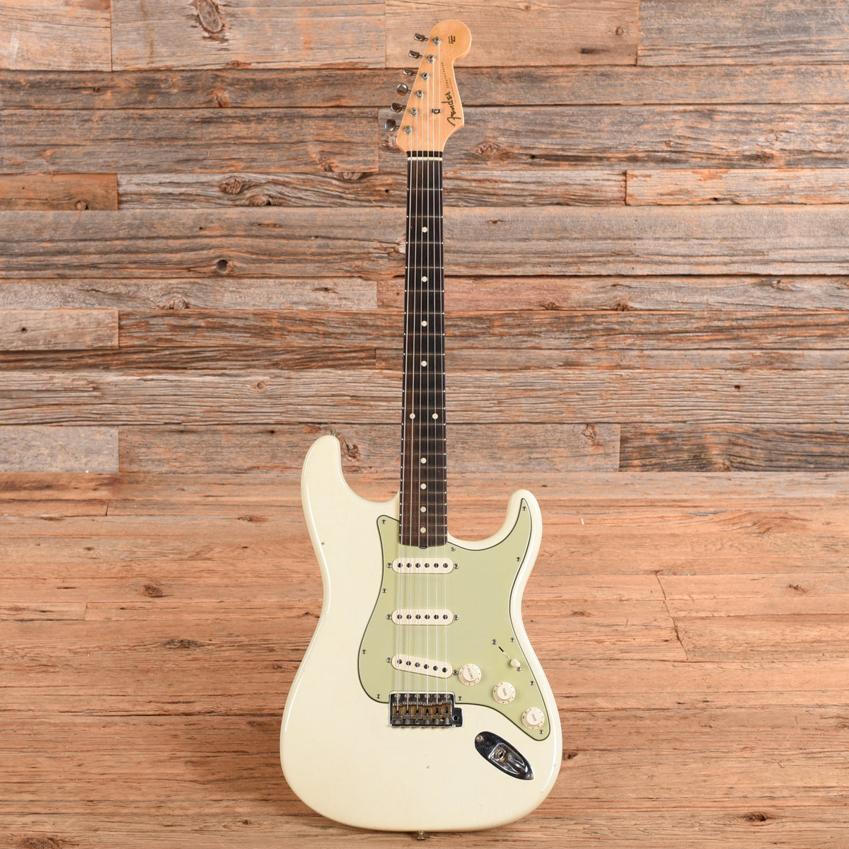 Fender Custom Shop '60 Stratocaster Journeyman Relic Olympic White 2023 - Angle 4 | MUSICTONER