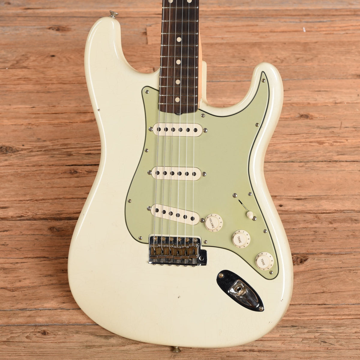 Fender Custom Shop '60 Stratocaster Journeyman Relic Olympic White 2023 - Angle 2 | MUSICTONER