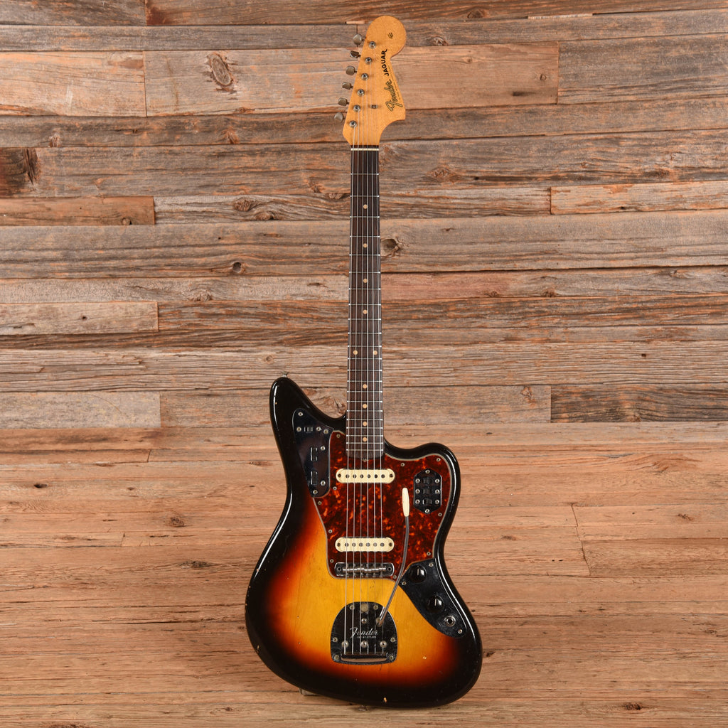 Fender Jaguar Sunburst 1962 - Angle 4 | MUSICTONER