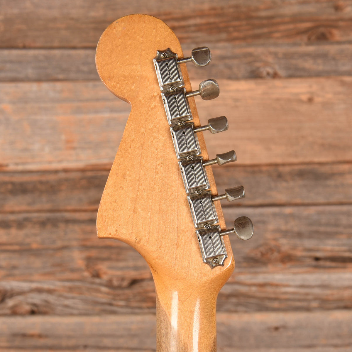 Fender Jaguar Sunburst 1962 - Angle 7 | MUSICTONER
