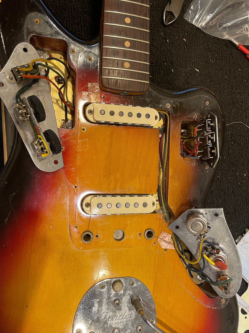 Fender Jaguar Sunburst 1962 - Angle 13 | MUSICTONER