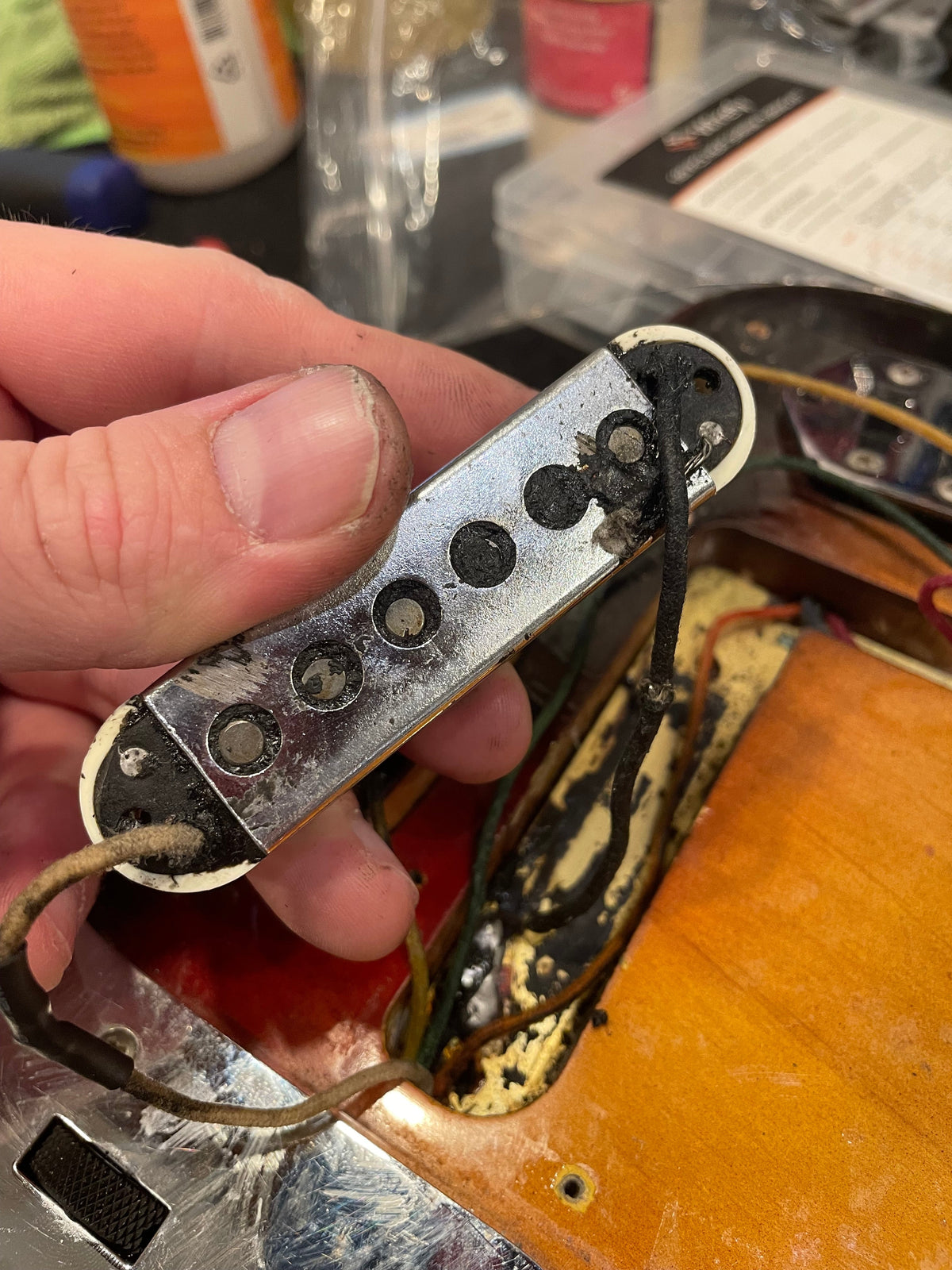 Fender Jaguar Sunburst 1962 - Angle 15 | MUSICTONER