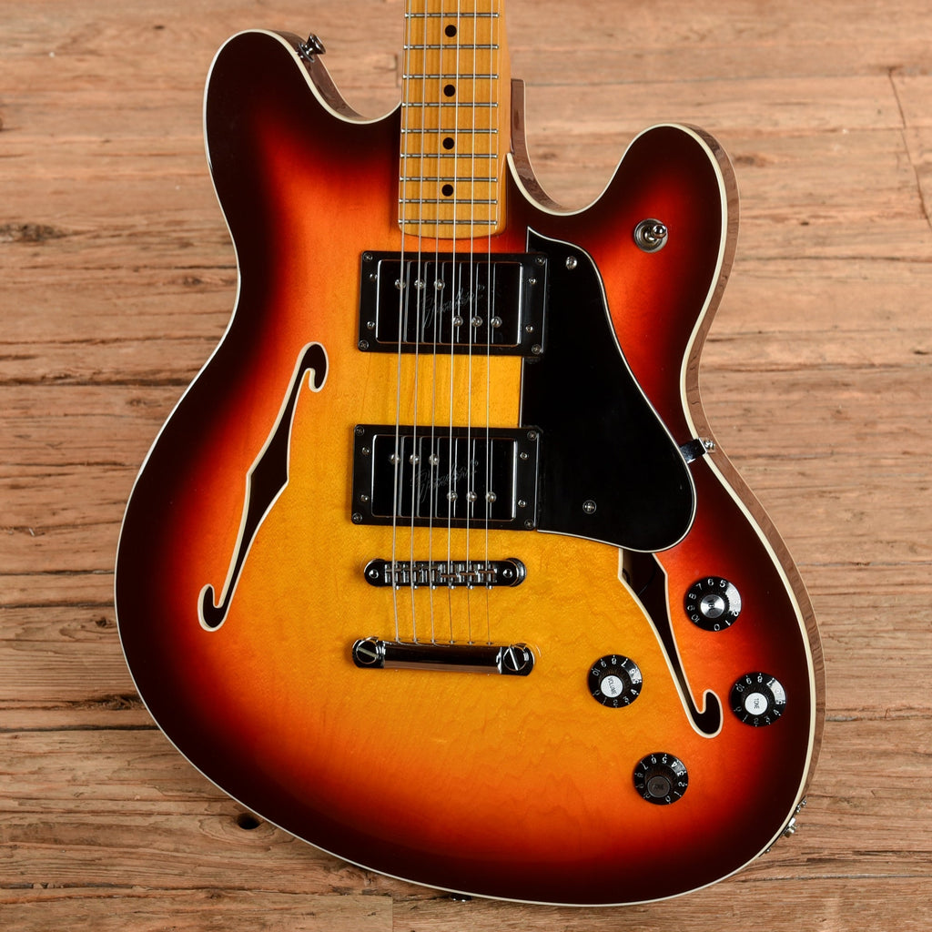 Fender Modern Player Starcaster Aged Cherry Burst 2014 - Angle 2 | MUSICTONER
