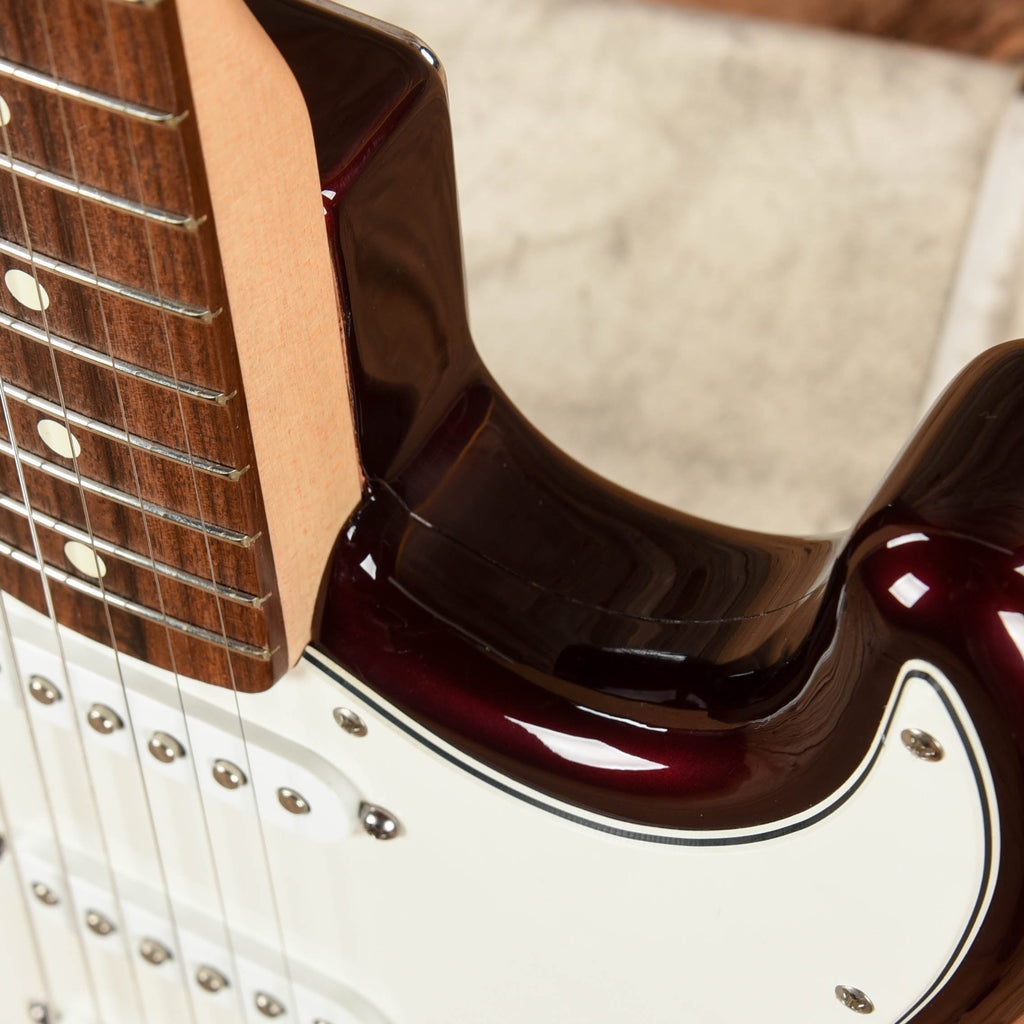 Fender Stratocaster Burgundy 2004 - Angle 9 | MUSICTONER