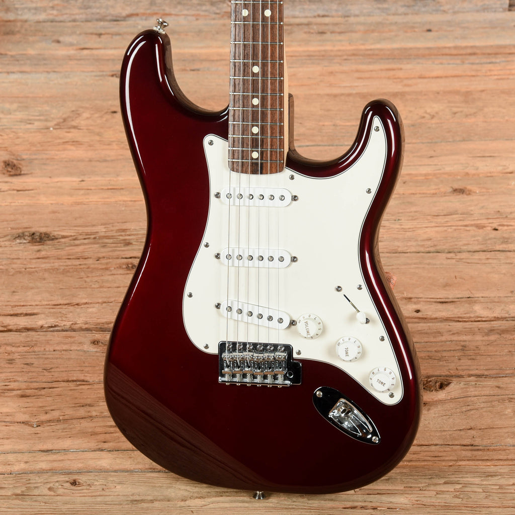 Fender Stratocaster Burgundy 2004 - Angle 2 | MUSICTONER